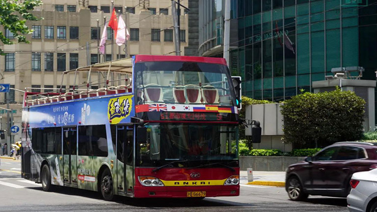 double-deck sightseeing bus