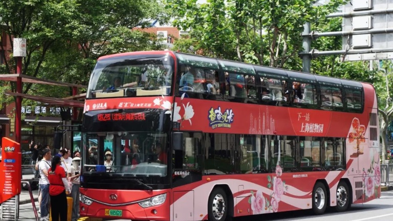 double-decker sightseeing bus