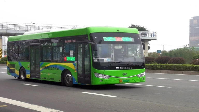 bus manufacturers