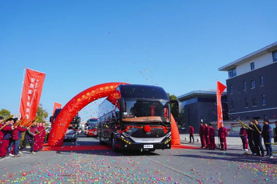 double-decker sightseeing bus