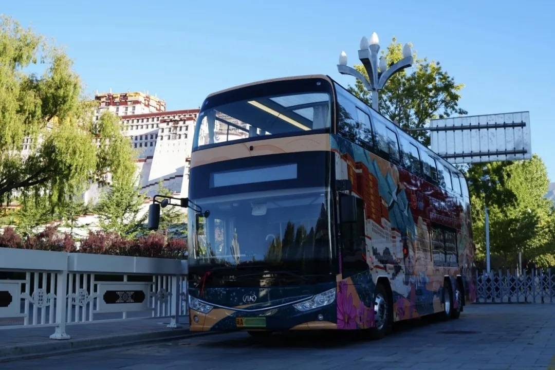 all-electric double-decker sightseeing bus