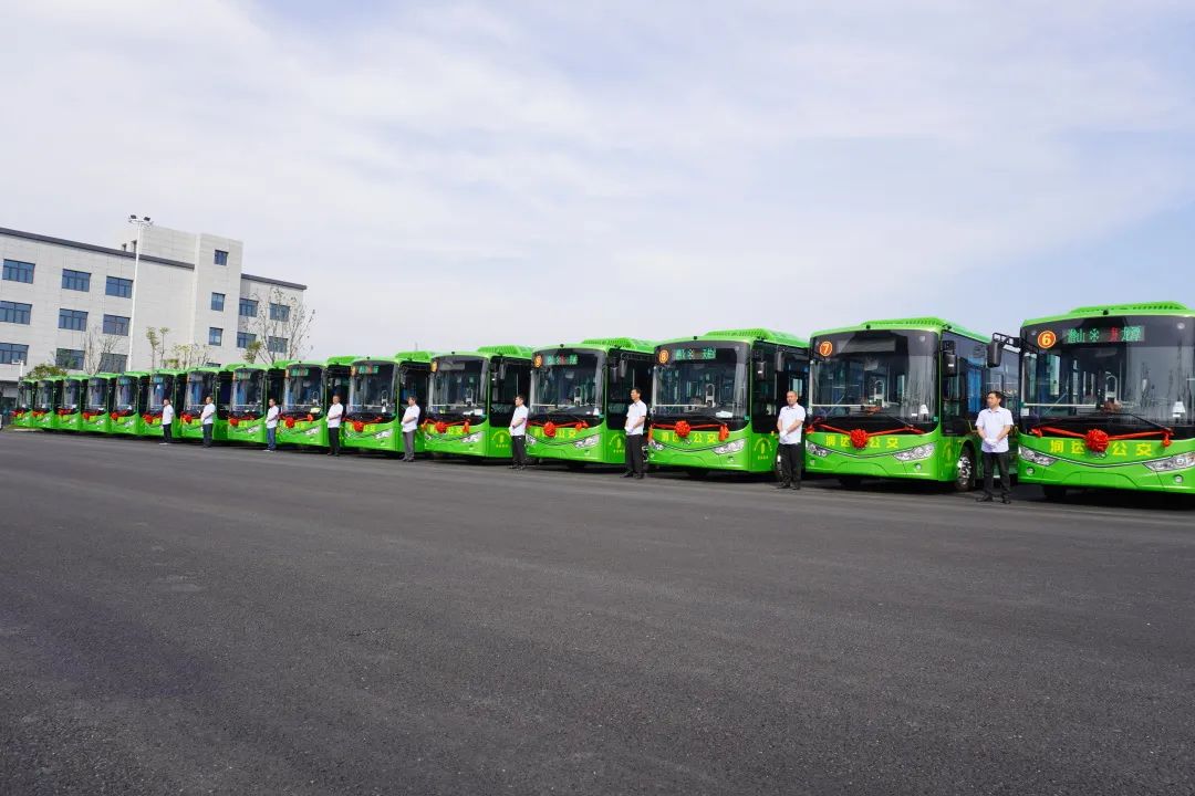 Batch of Ankai high-quality buses delivered to Qianshan City